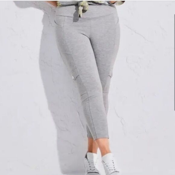 Cabi Runaway Crop Legging Light Gray - Picture 14 of 14